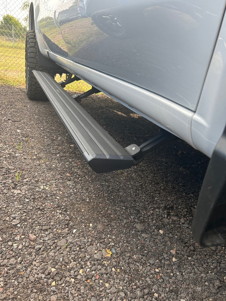 CHEVY 1500 CREWCAB 2019+ POWER STEP WODEN BLACK WALDOCH LOGO